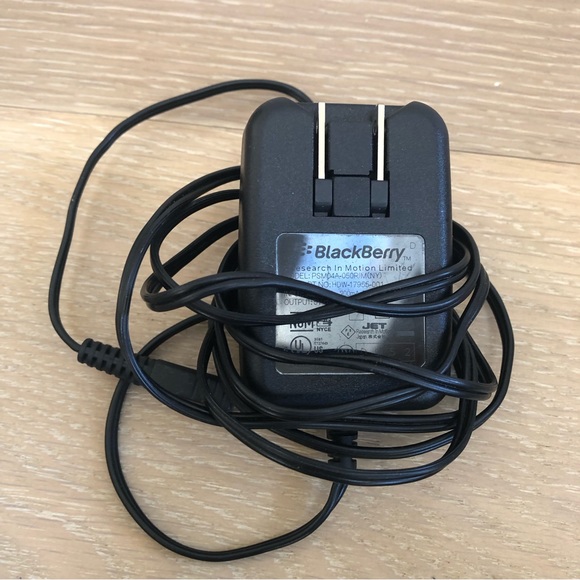 BlackBerry Bold 9700 Smartphone with Battery Charger Headset USB Cable - Picture 9 of 14
